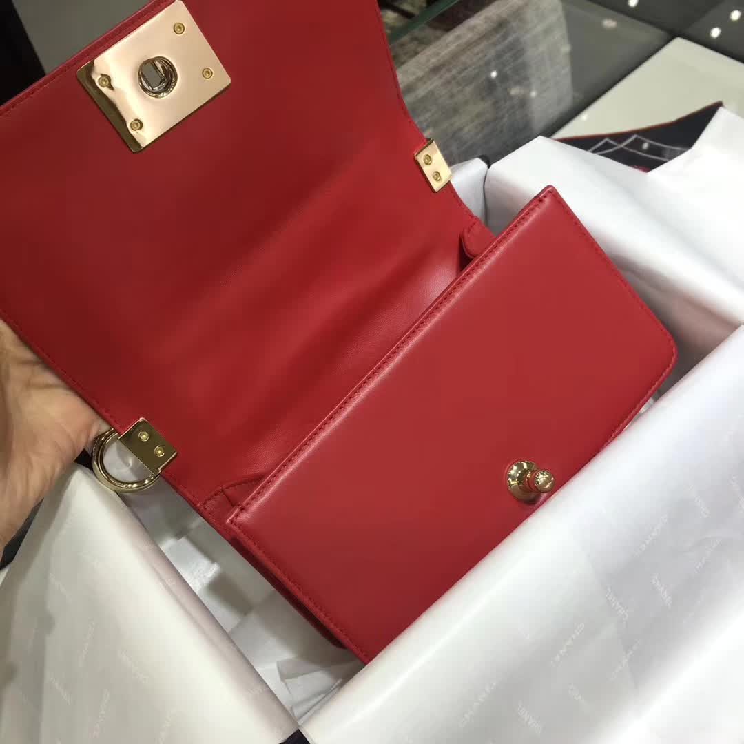 广州白云皮具城 香奈儿Leboy  大V 小羊皮 大红 20cm 浅金