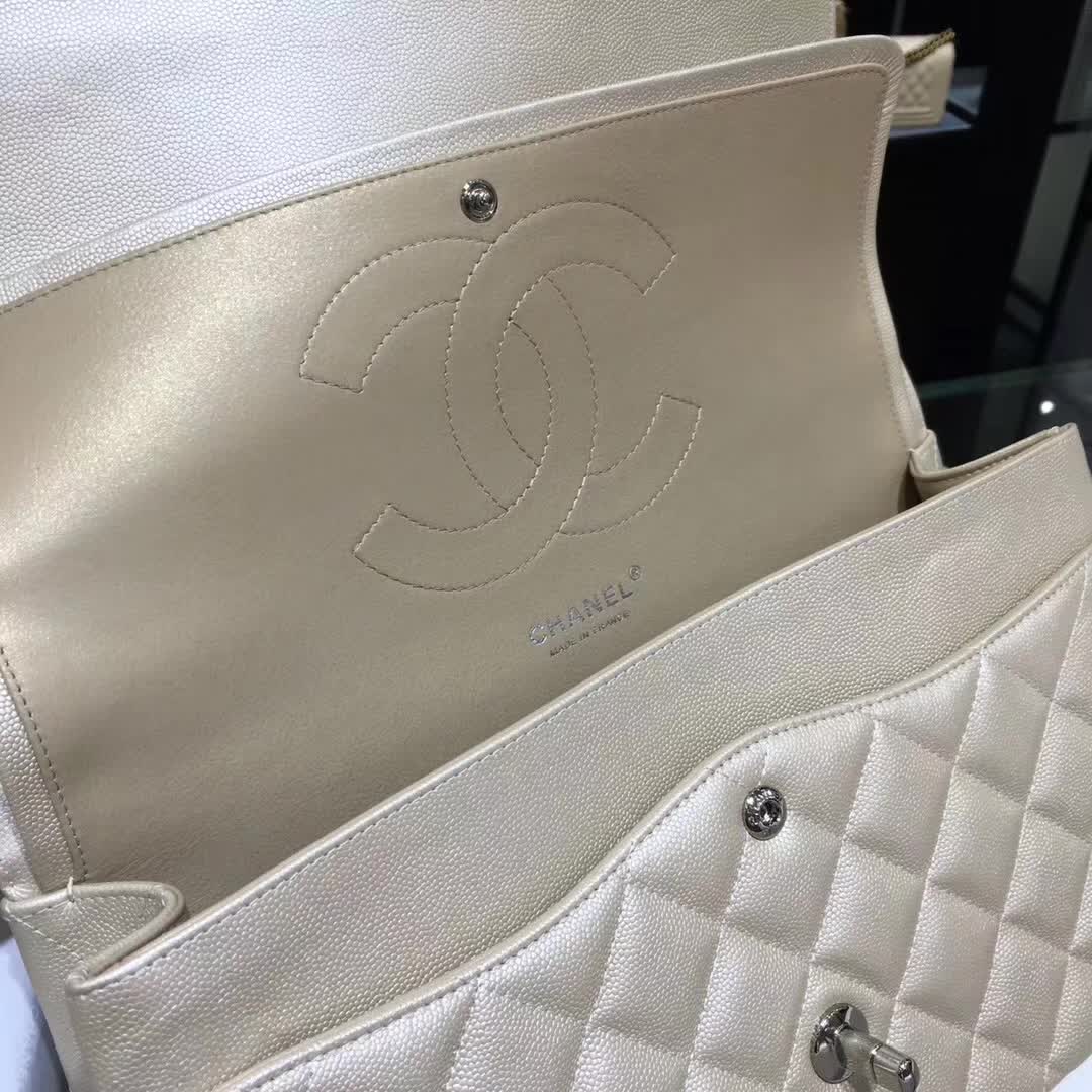 广州白云皮具城 Classic Flap 小鱼子酱 金色  30cm 银 香奈儿女包