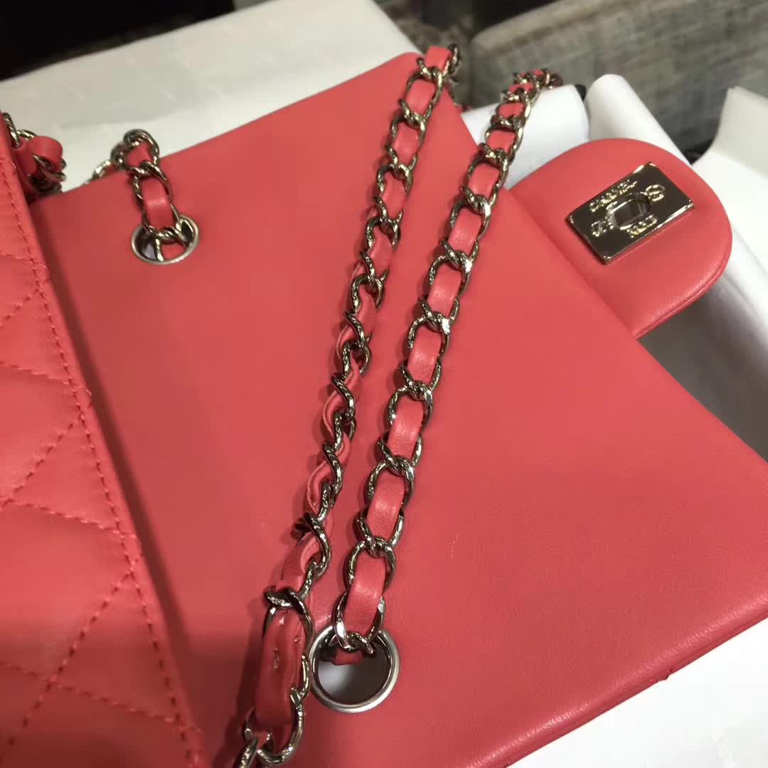 Chanel 香奈儿 Classic Flap 小羊皮 西瓜红 20cm 银