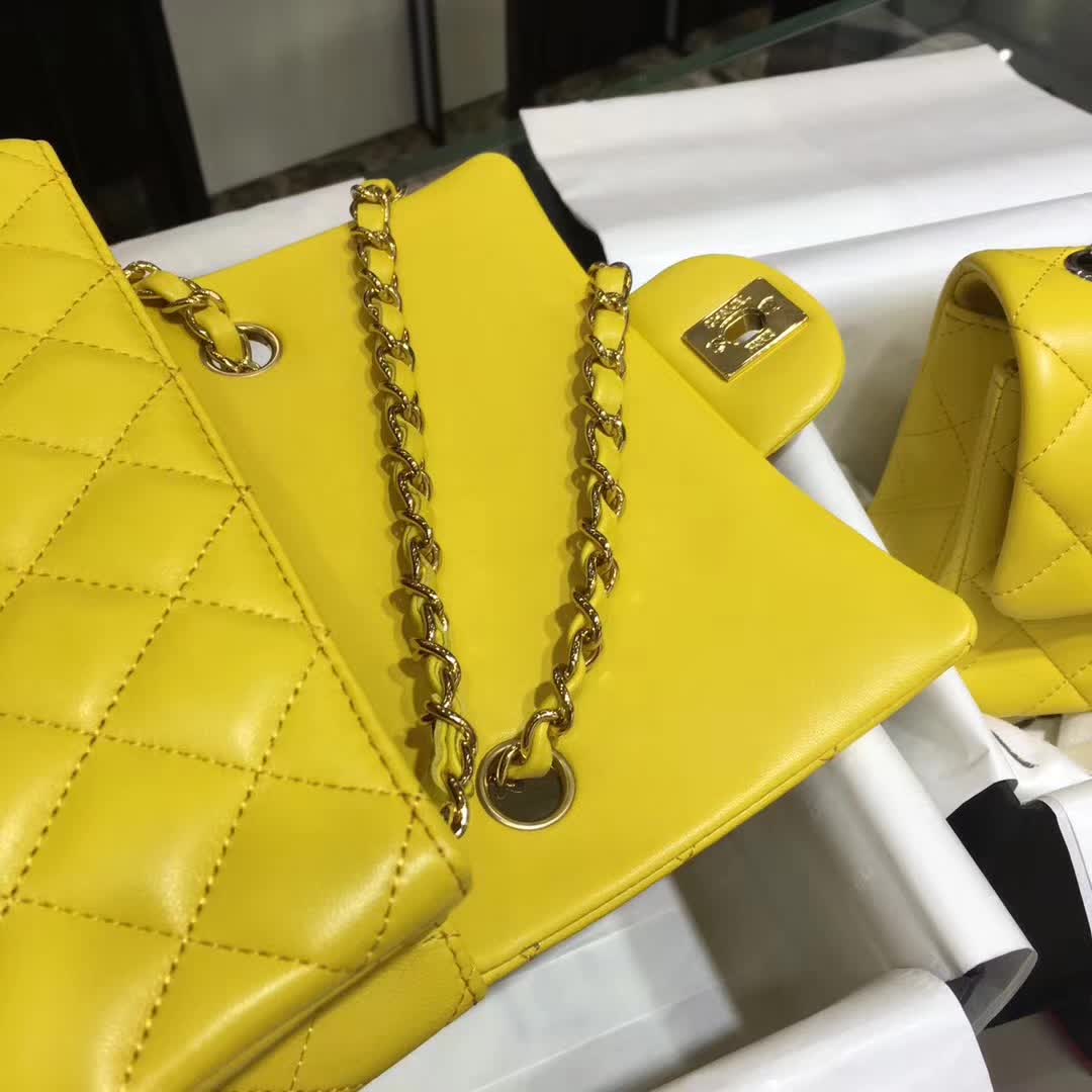 Chanel 香奈儿 Classic Flap 小羊皮 明亮黄 20cm  金