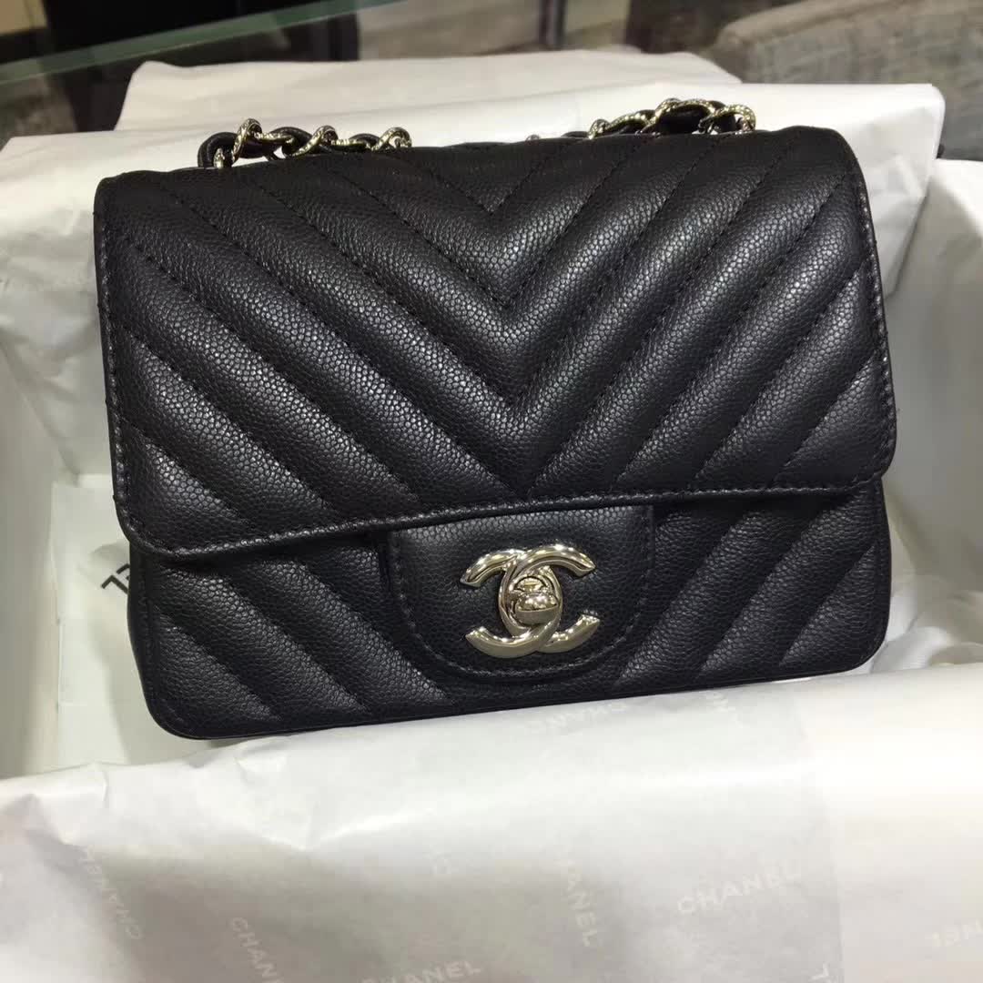Chanel 香奈儿 Classic Flap V字绣 小鱼子酱 黑色 17cm 银