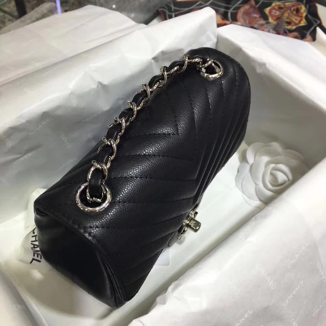 Chanel 香奈儿 Classic Flap V字绣 小鱼子酱 黑色 17cm 银