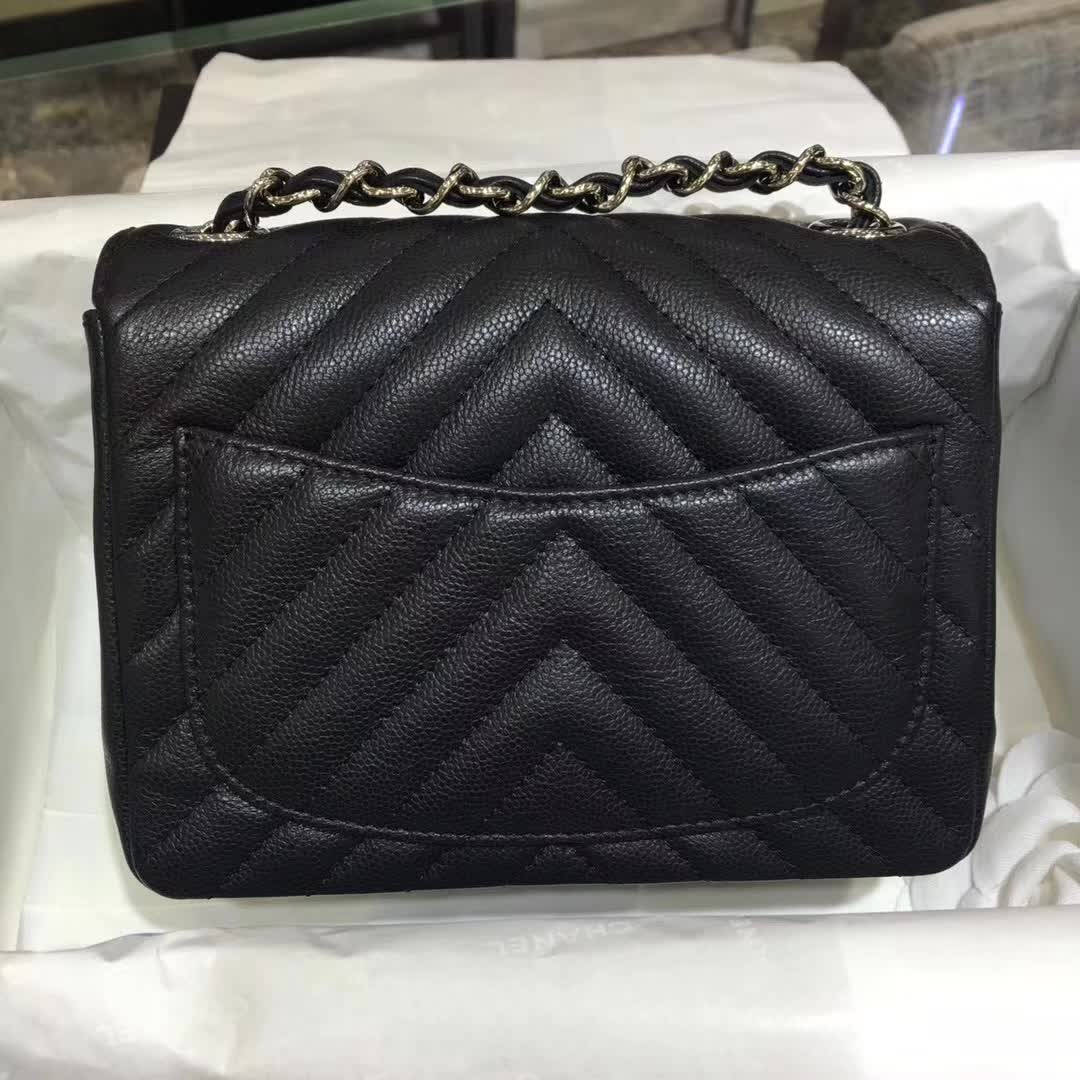 Chanel 香奈儿 Classic Flap V字绣 小鱼子酱 黑色 17cm 银