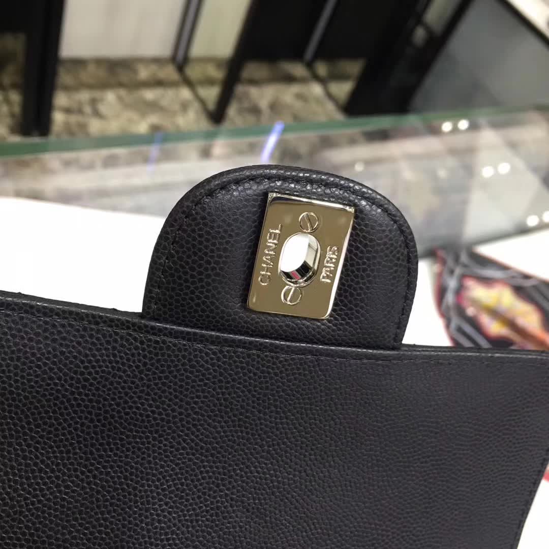 Chanel 香奈儿 Classic Flap V字绣 小鱼子酱 黑色 17cm 银