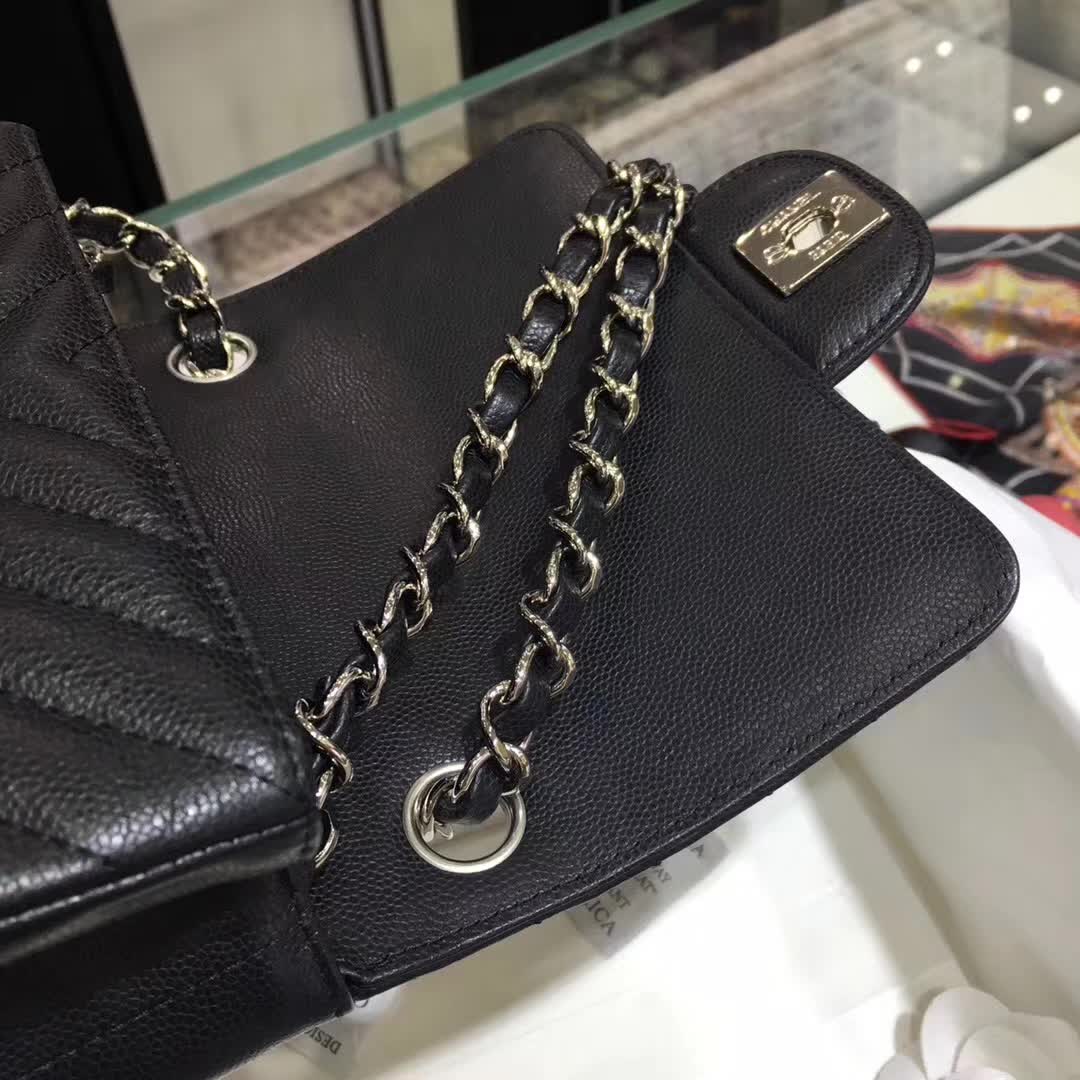 Chanel 香奈儿 Classic Flap V字绣 小鱼子酱 黑色 17cm 银