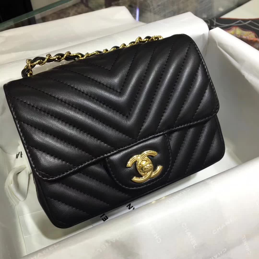 Chanel 香奈儿 V字绣 小羊皮 黑色 17cm 金扣