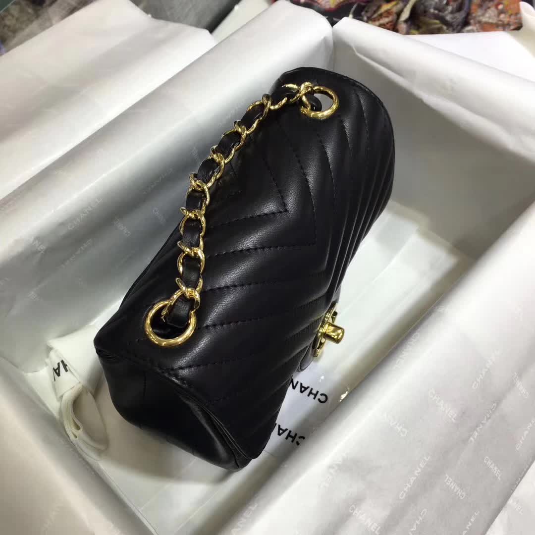Chanel 香奈儿 V字绣 小羊皮 黑色 17cm 金扣