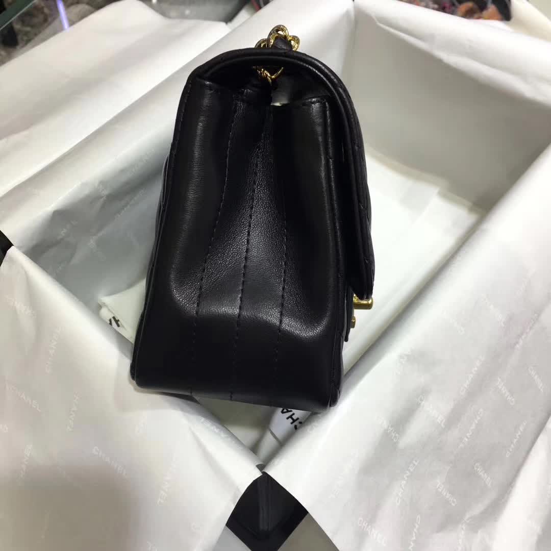 Chanel 香奈儿 V字绣 小羊皮 黑色 17cm 金扣
