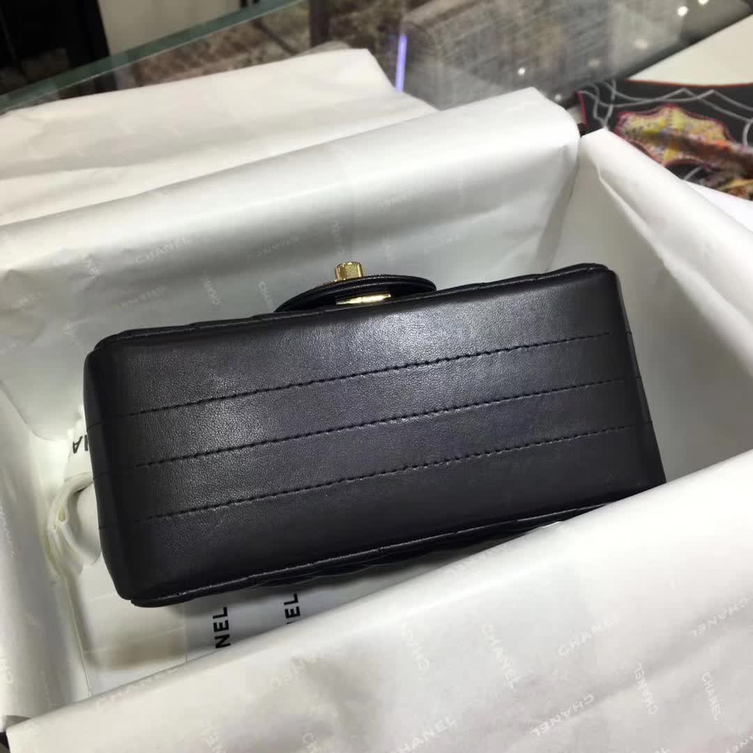Chanel 香奈儿 V字绣 小羊皮 黑色 17cm 金扣