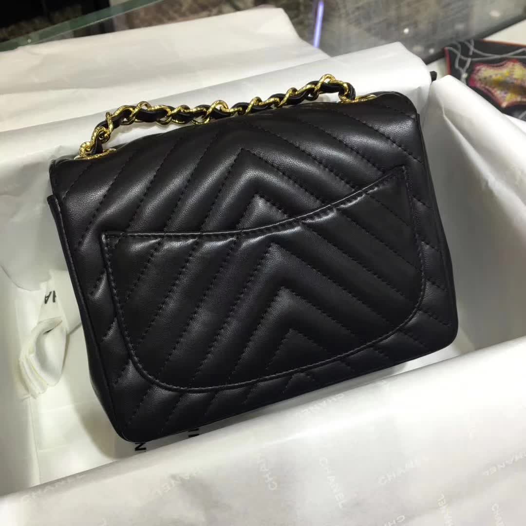 Chanel 香奈儿 V字绣 小羊皮 黑色 17cm 金扣