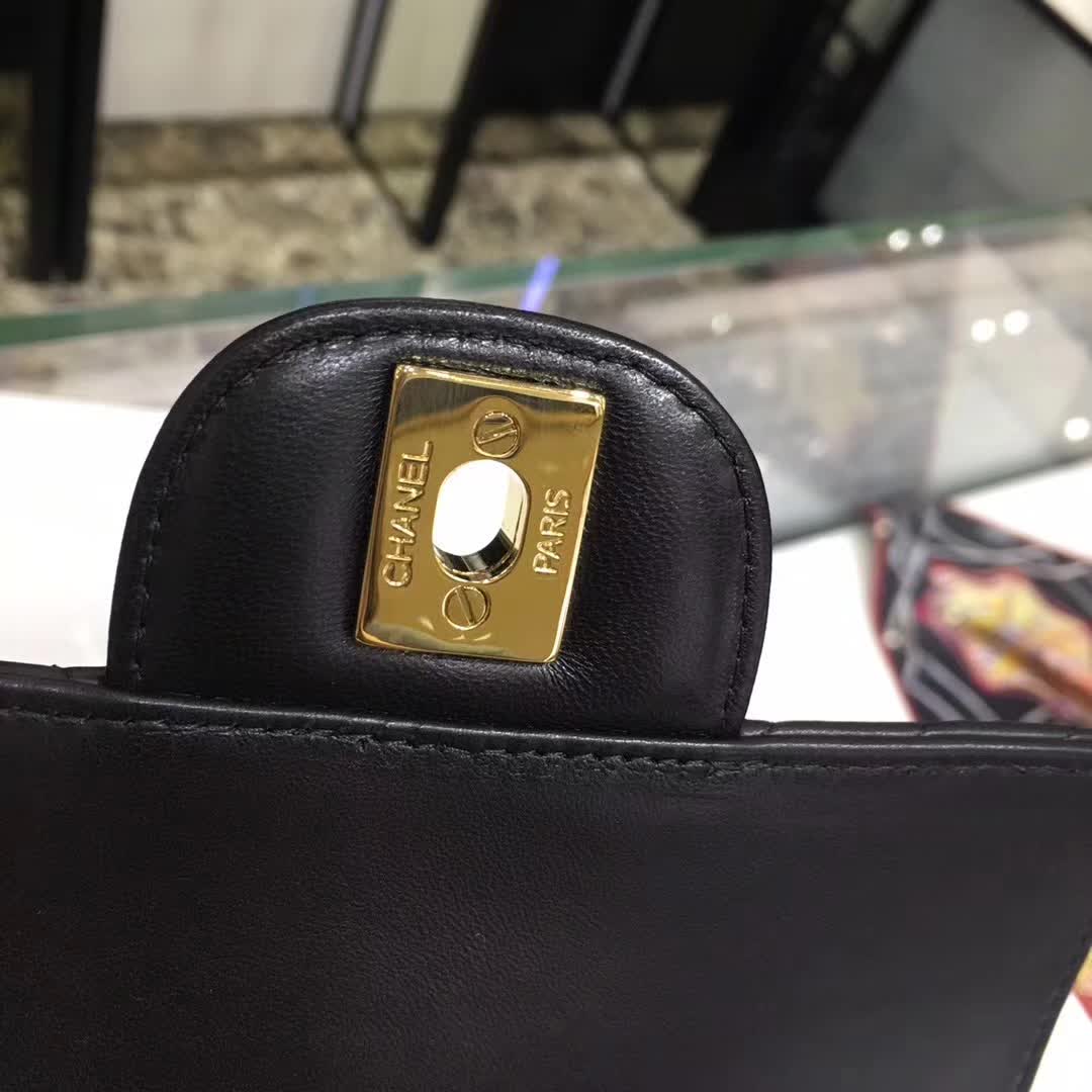 Chanel 香奈儿 V字绣 小羊皮 黑色 17cm 金扣