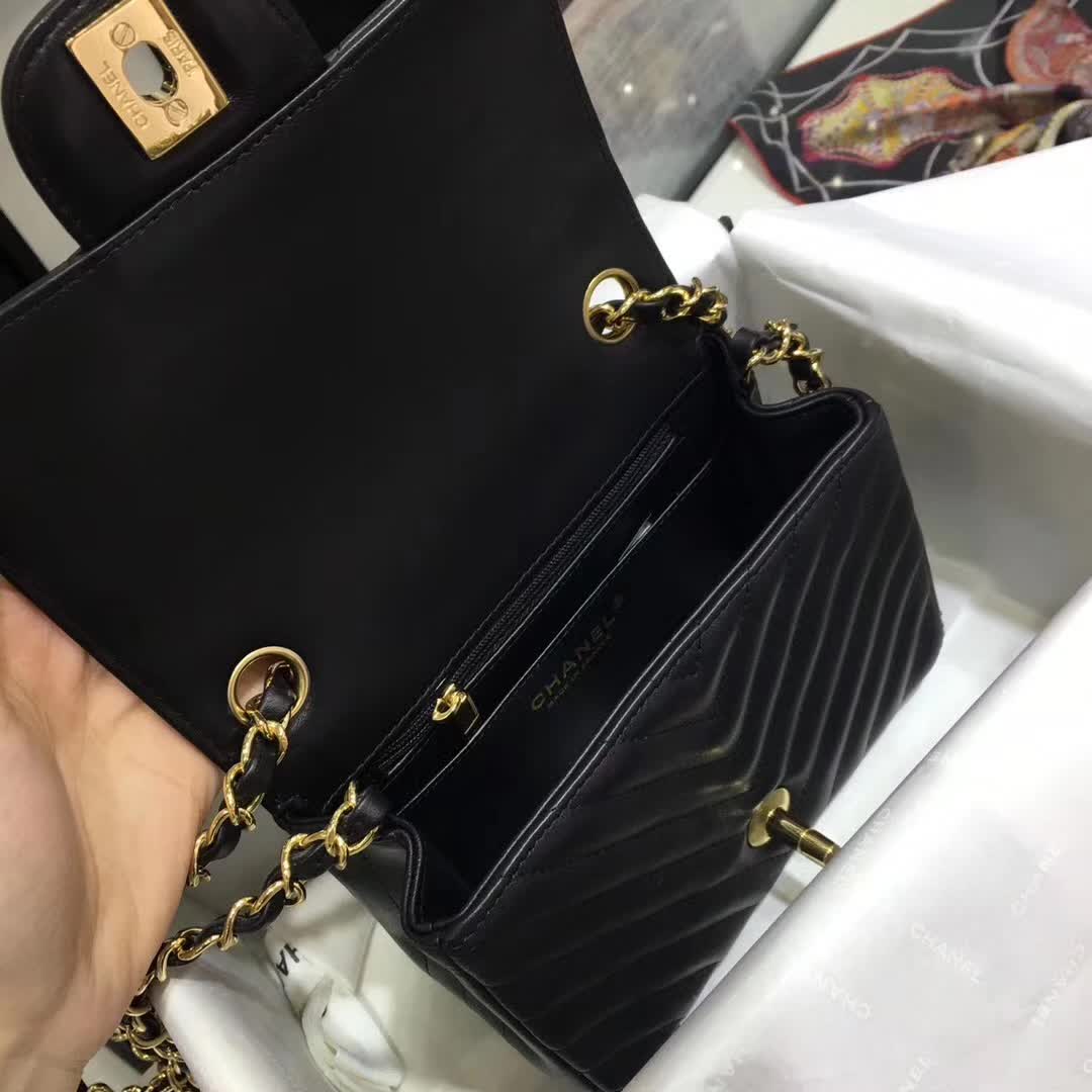 Chanel 香奈儿 V字绣 小羊皮 黑色 17cm 金扣