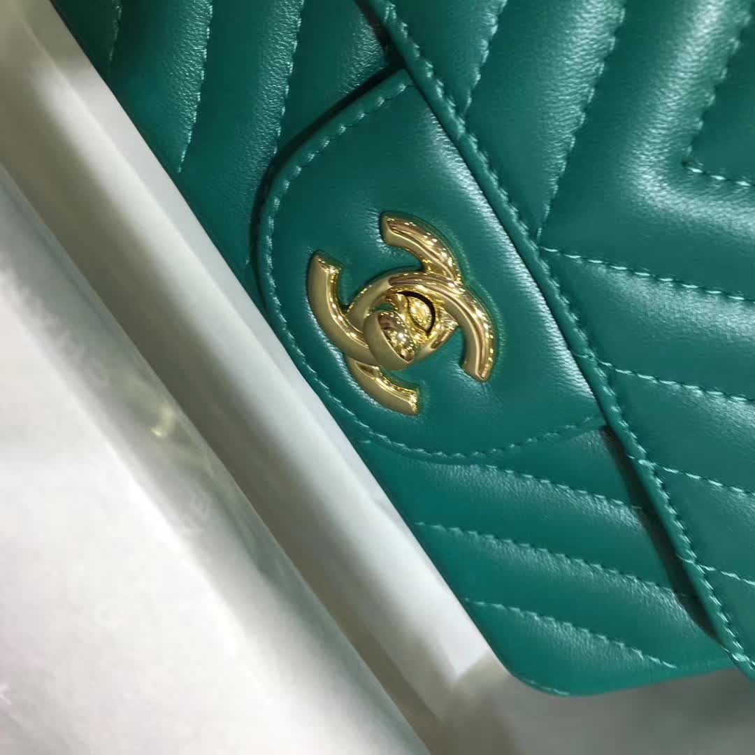 Chanel 香奈儿 V字绣 小羊皮 翡翠绿 17cm 香槟金