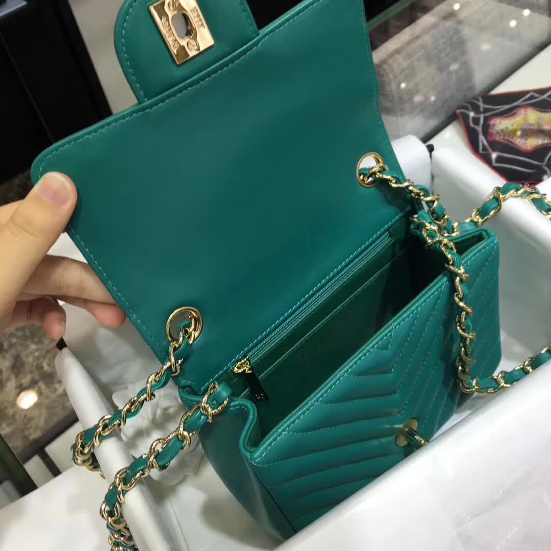 Chanel 香奈儿 V字绣 小羊皮 翡翠绿 17cm 香槟金