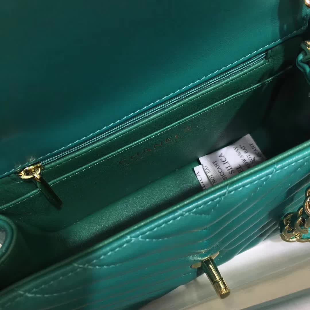 Chanel 香奈儿 V字绣 小羊皮 翡翠绿 17cm 香槟金