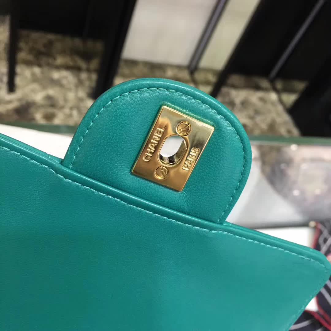 Chanel 香奈儿 V字绣 小羊皮 翡翠绿 17cm 香槟金
