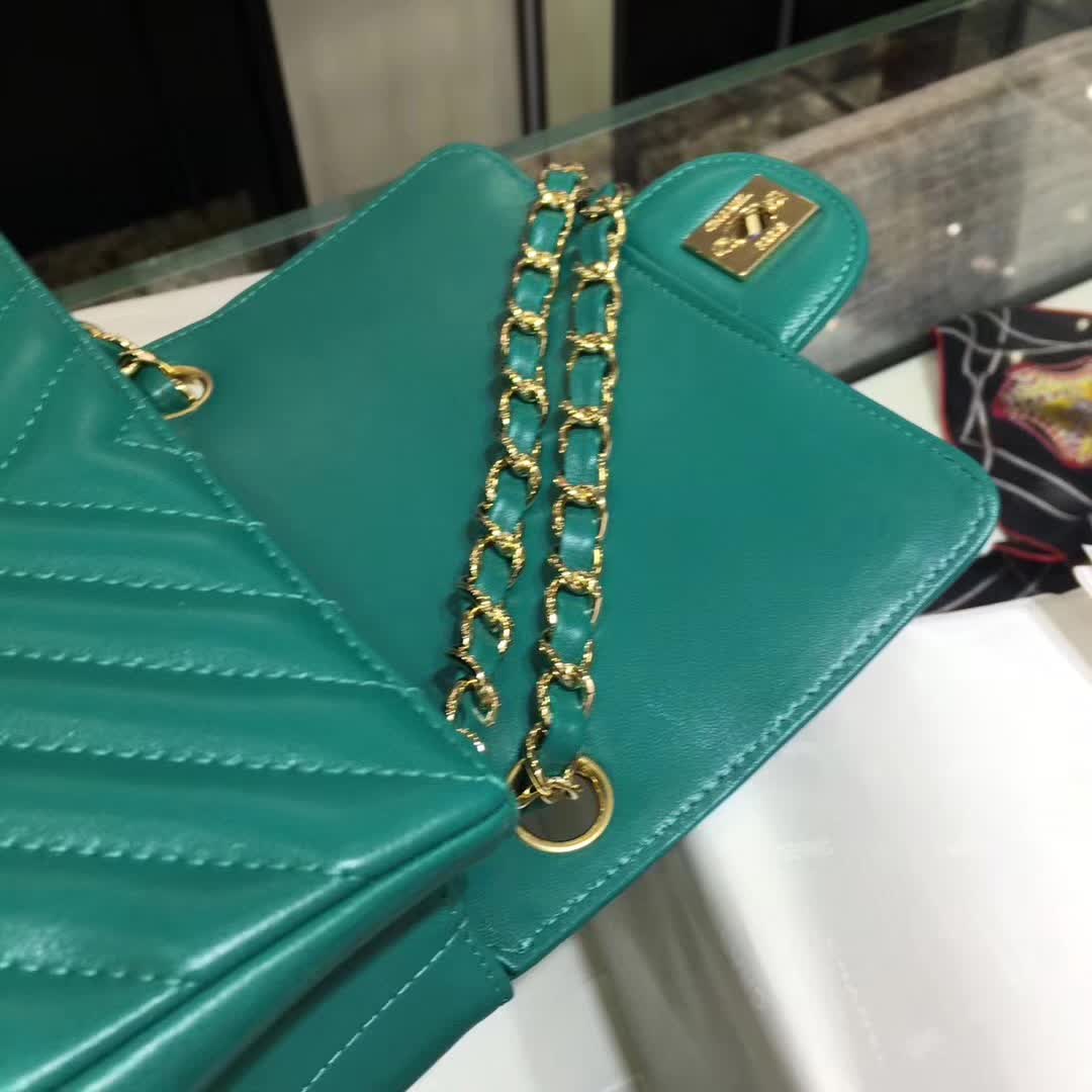Chanel 香奈儿 V字绣 小羊皮 翡翠绿 17cm 香槟金