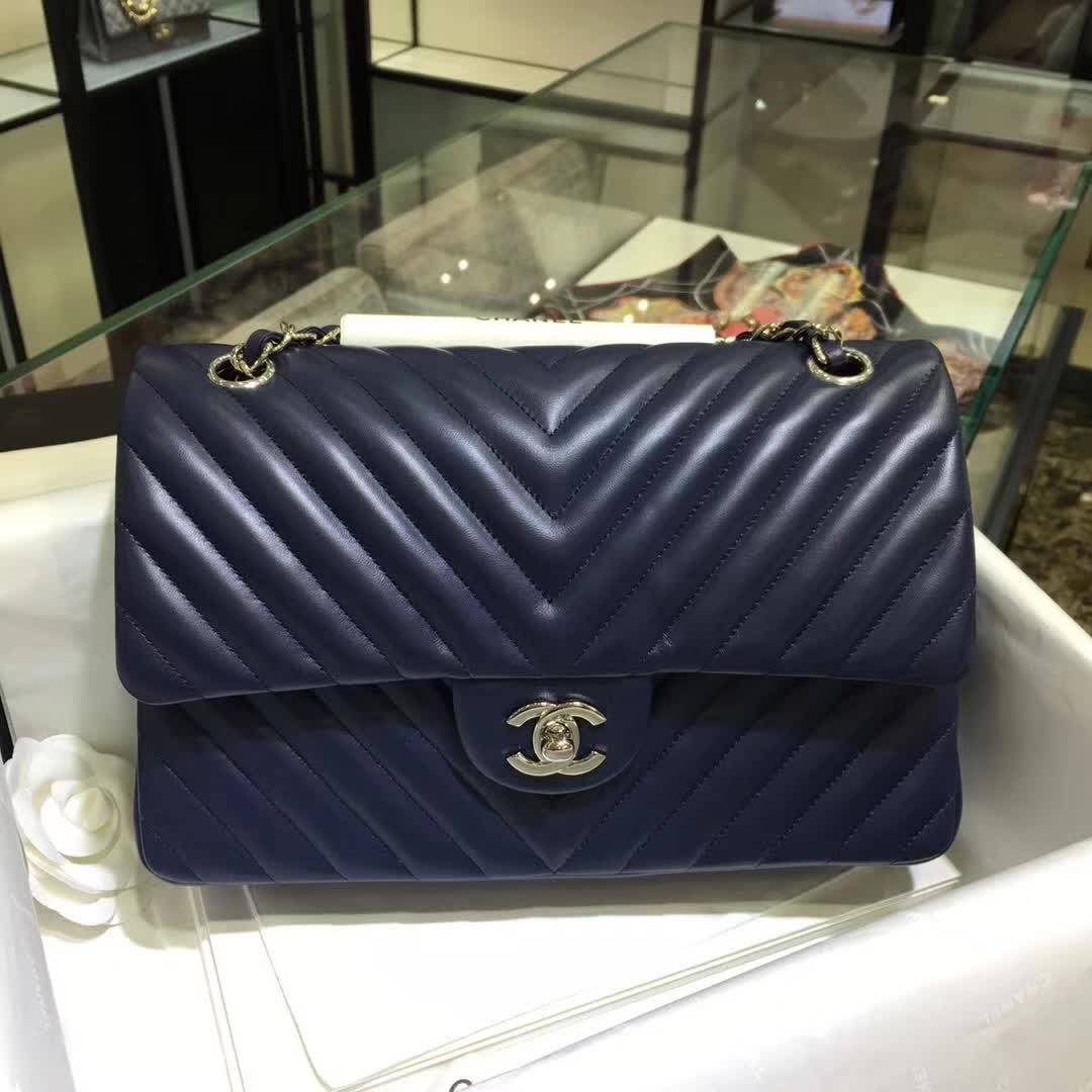 Chanel 香奈儿 V字绣 小羊皮 宝石蓝 25cm 银色