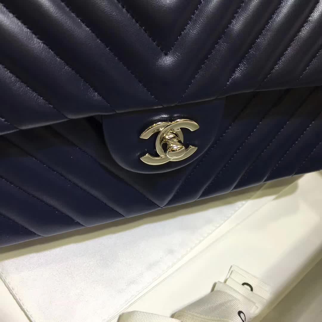 Chanel 香奈儿 V字绣 小羊皮 宝石蓝 25cm 银色