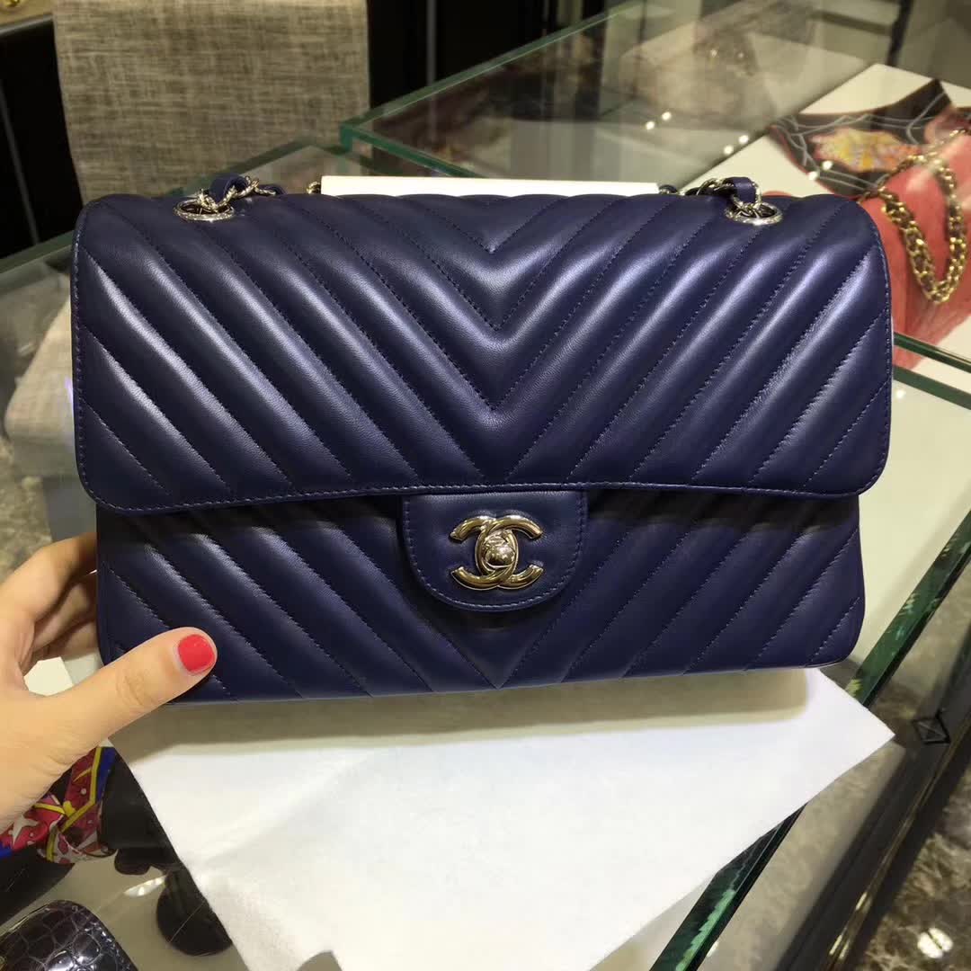 Chanel 香奈儿 V字绣 小羊皮 宝石蓝 25cm 银色