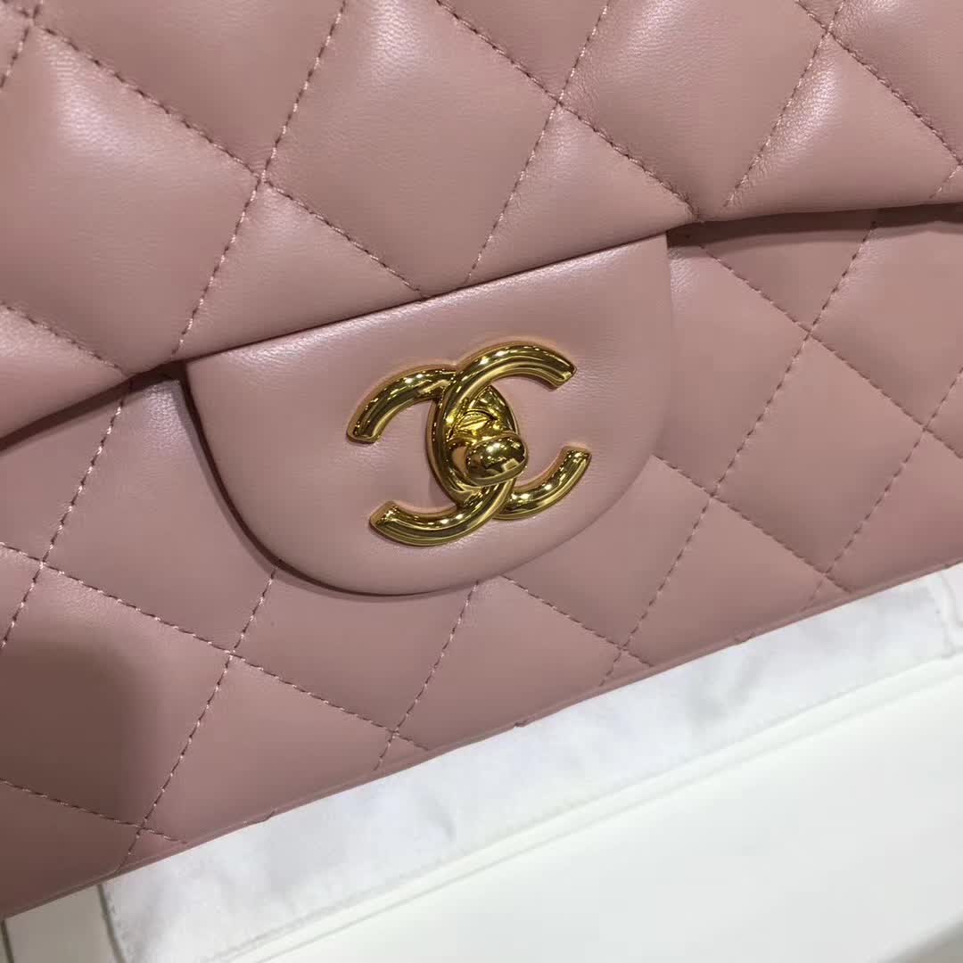 Chanel 香奈儿 Classic Flap 小羊皮 浅粉色 30 金扣