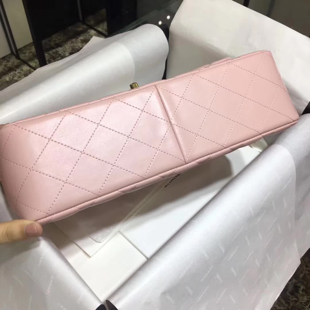 Chanel 香奈儿 Classic Flap 小羊皮 浅粉色 30 金扣