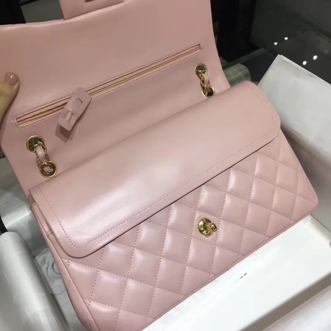Chanel 香奈儿 Classic Flap 小羊皮 浅粉色 30 金扣