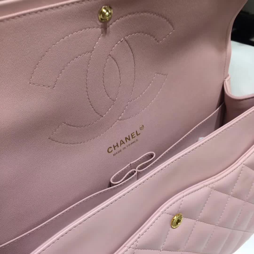 Chanel 香奈儿 Classic Flap 小羊皮 浅粉色 30 金扣