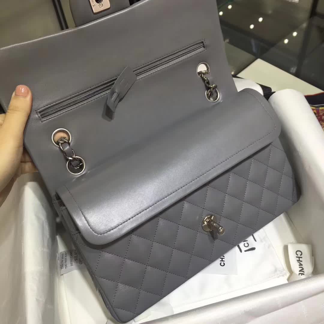 Chanel 香奈儿 Classic Flap 小羊皮 锡器灰 25cm 银扣