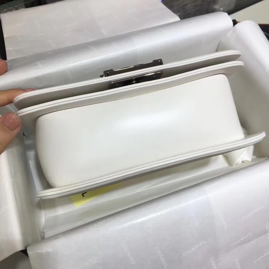 CHANEL Leboy 大V字绣 小羊皮 白色 20cm 银 一件代发