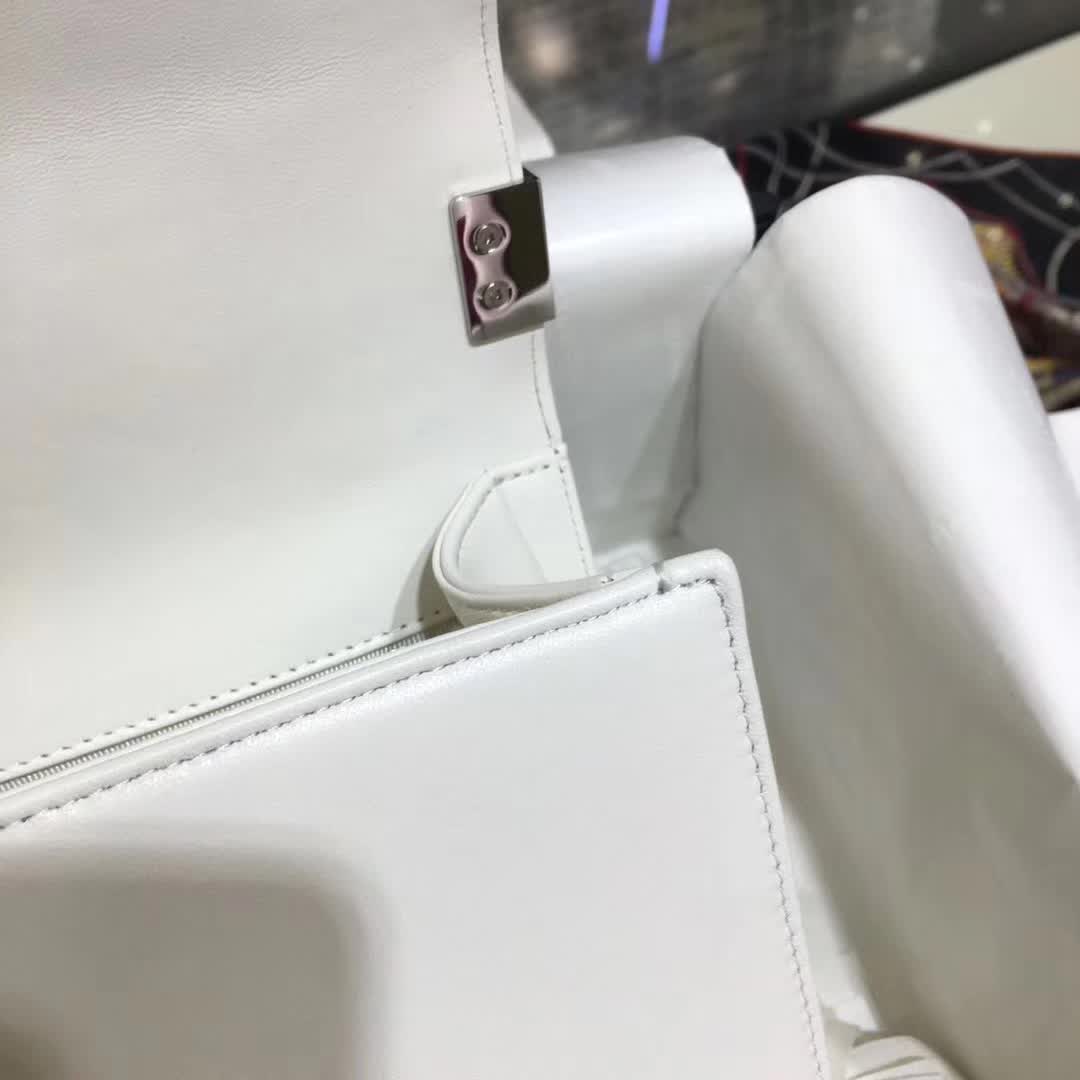 CHANEL Leboy 大V字绣 小羊皮 白色 20cm 银 一件代发