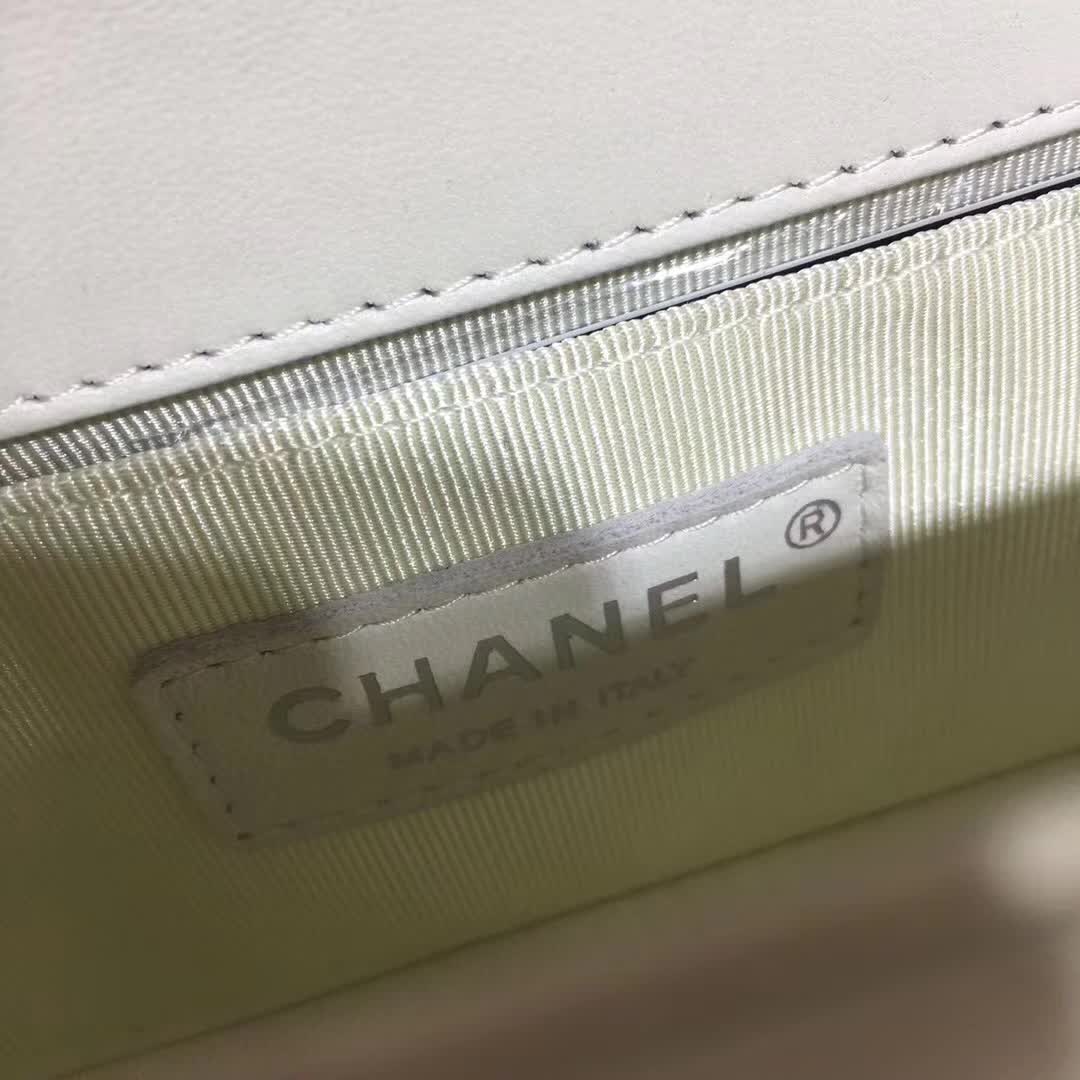 CHANEL Leboy 大V字绣 小羊皮 白色 20cm 银 一件代发