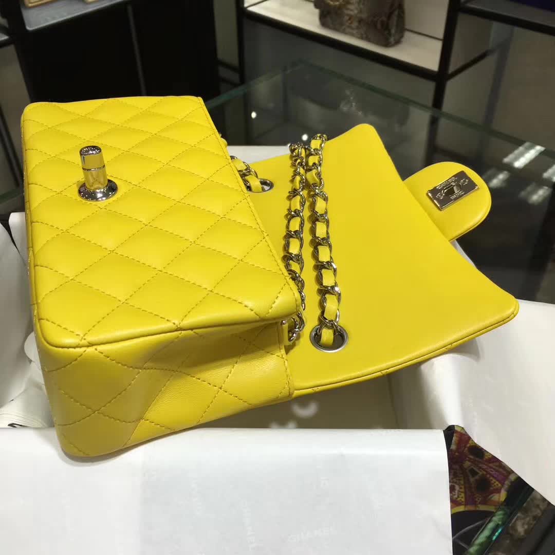 2017走秀款 Chanel Classic Flap 小羊皮 明亮黄 20cm 银五金