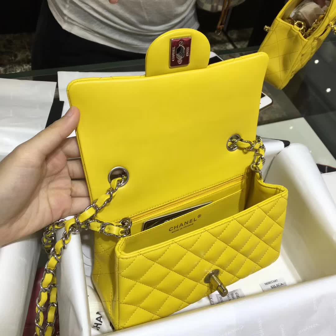 2017走秀款 Chanel Classic Flap 小羊皮 明亮黄 20cm 银五金