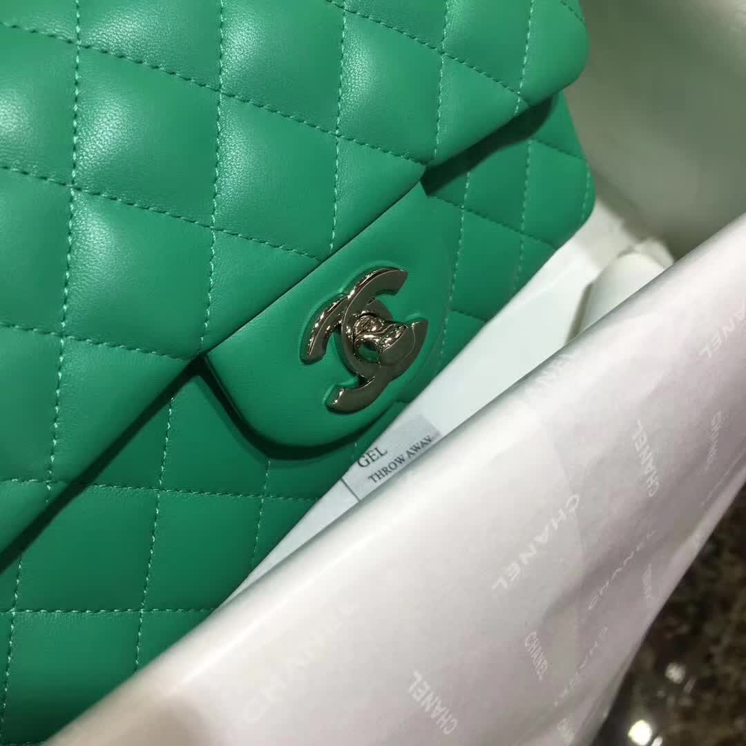Chanel 香奈儿 Classic Flap 小羊皮 湖水绿 20cm 银五金