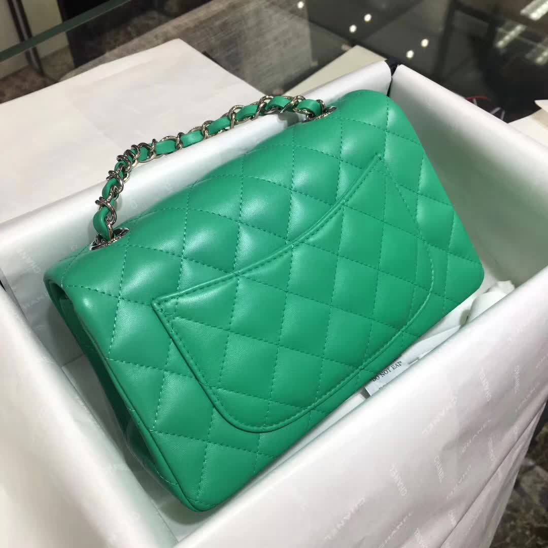 Chanel 香奈儿 Classic Flap 小羊皮 湖水绿 20cm 银五金