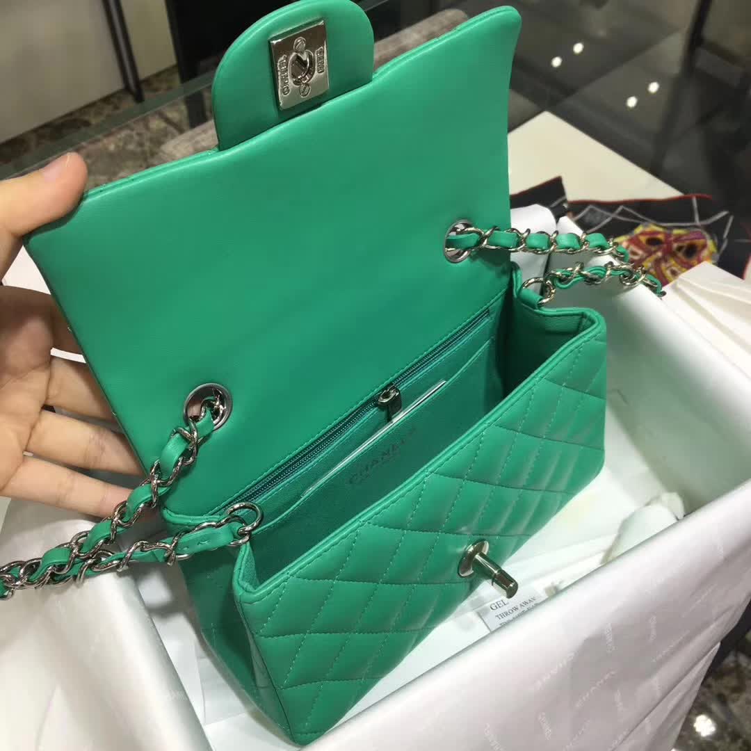 Chanel 香奈儿 Classic Flap 小羊皮 湖水绿 20cm 银五金