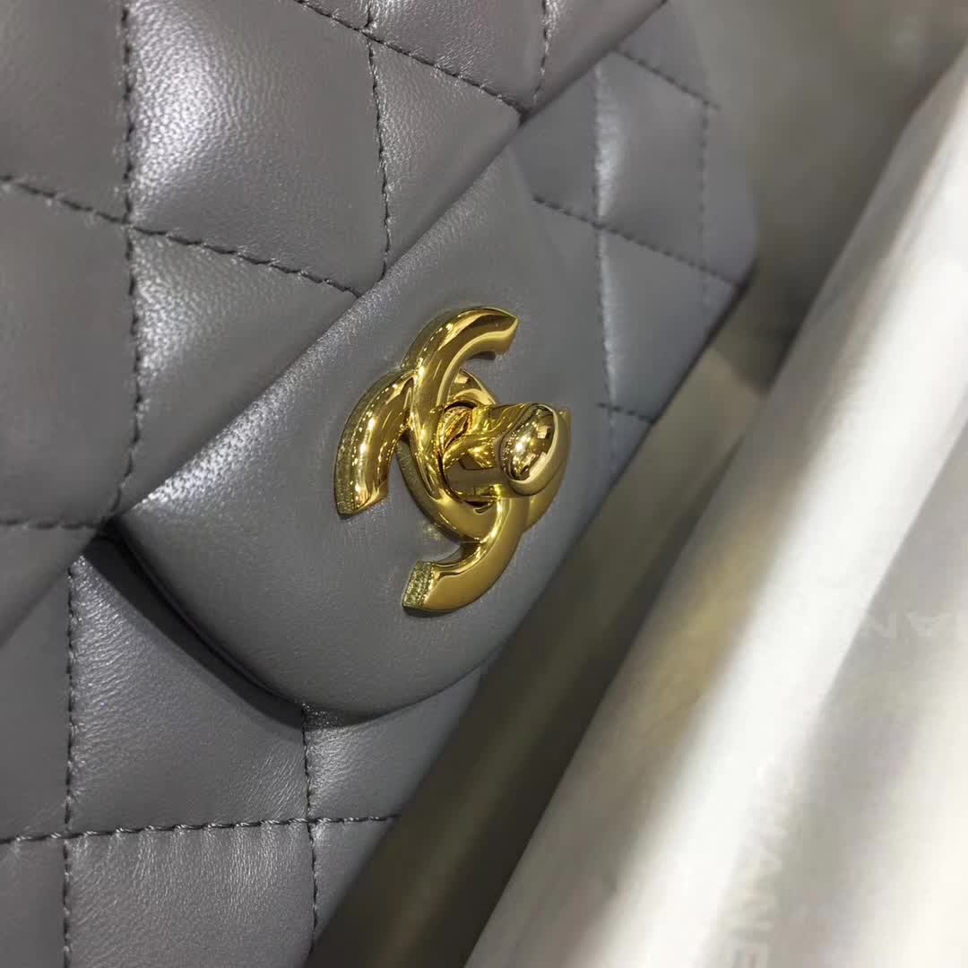 Chanel 香奈儿 Classic Flap 小羊皮 灰色 17cm  金扣