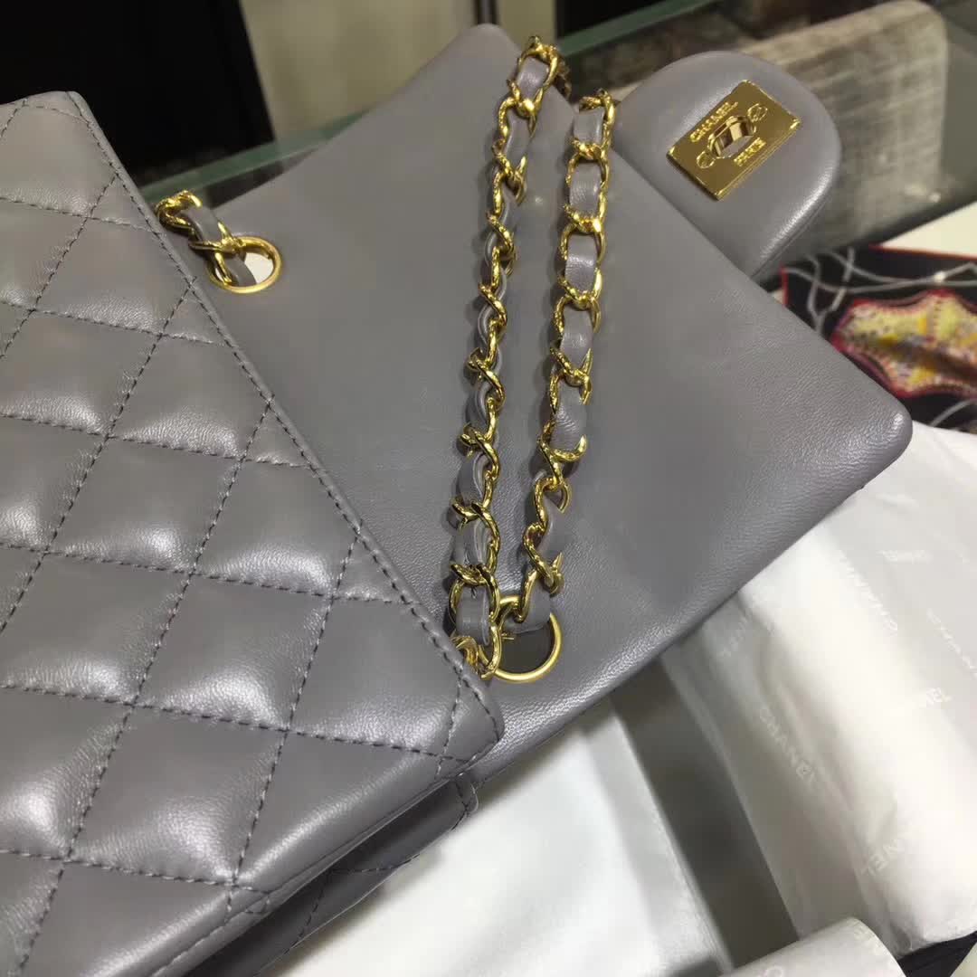 Chanel 香奈儿 Classic Flap 小羊皮 灰色 17cm  金扣