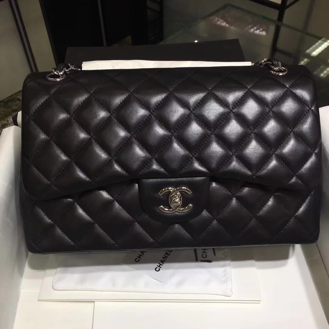 Chanel 香奈儿 Classic Flap 小羊皮 黑色 30cm 银五金