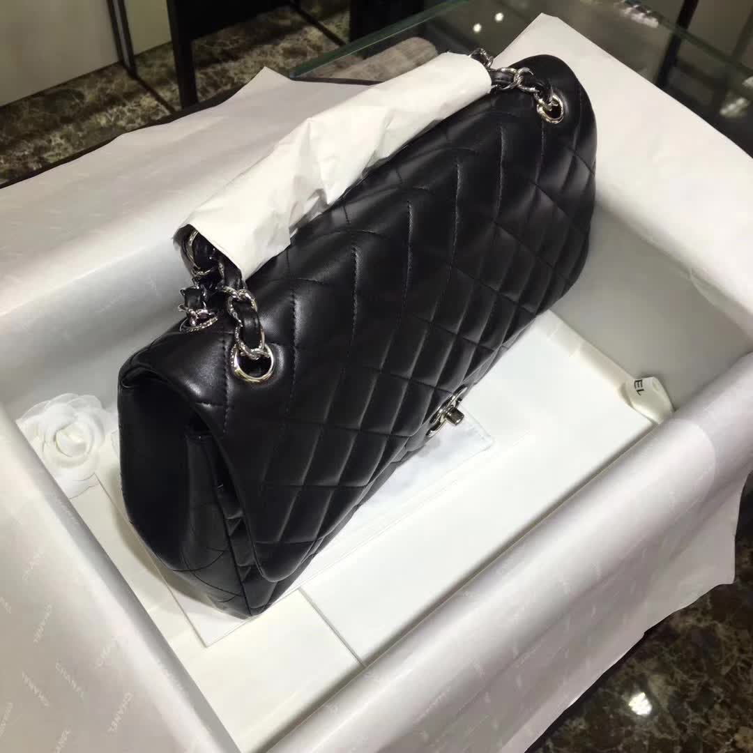 Chanel 香奈儿 Classic Flap 小羊皮 黑色 30cm 银五金