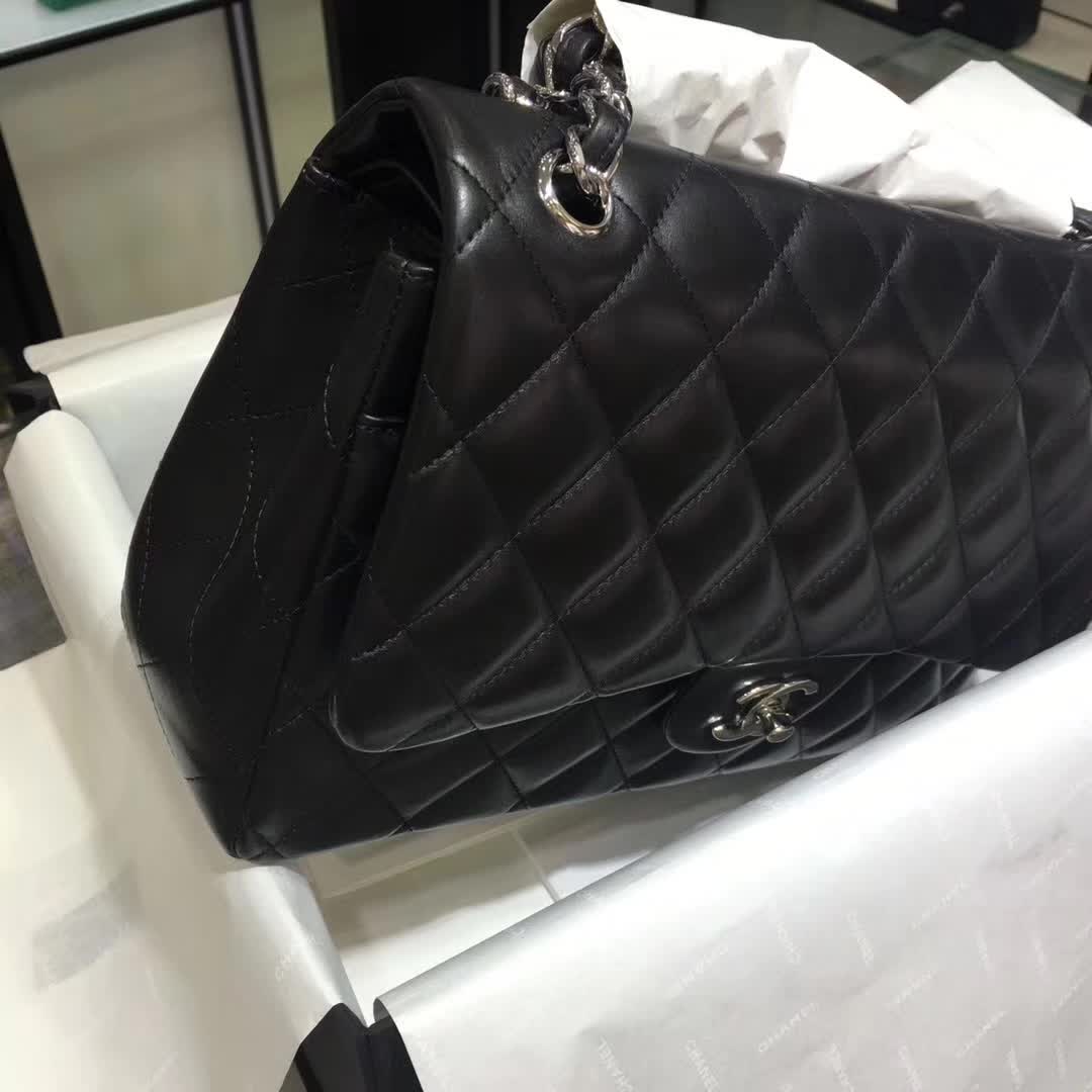 Chanel 香奈儿 Classic Flap 小羊皮 黑色 30cm 银五金