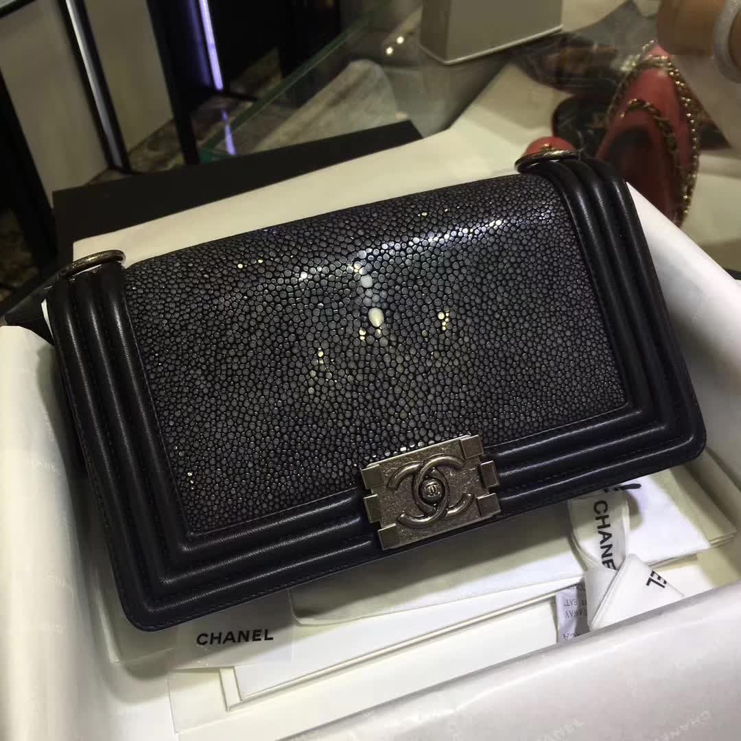 Chanel 香奈儿 Leboy 珍珠鱼皮 黑色 25cm 古银