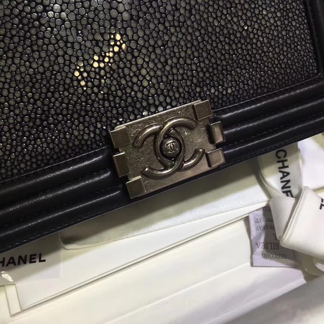 Chanel 香奈儿 Leboy 珍珠鱼皮 黑色 25cm 古银