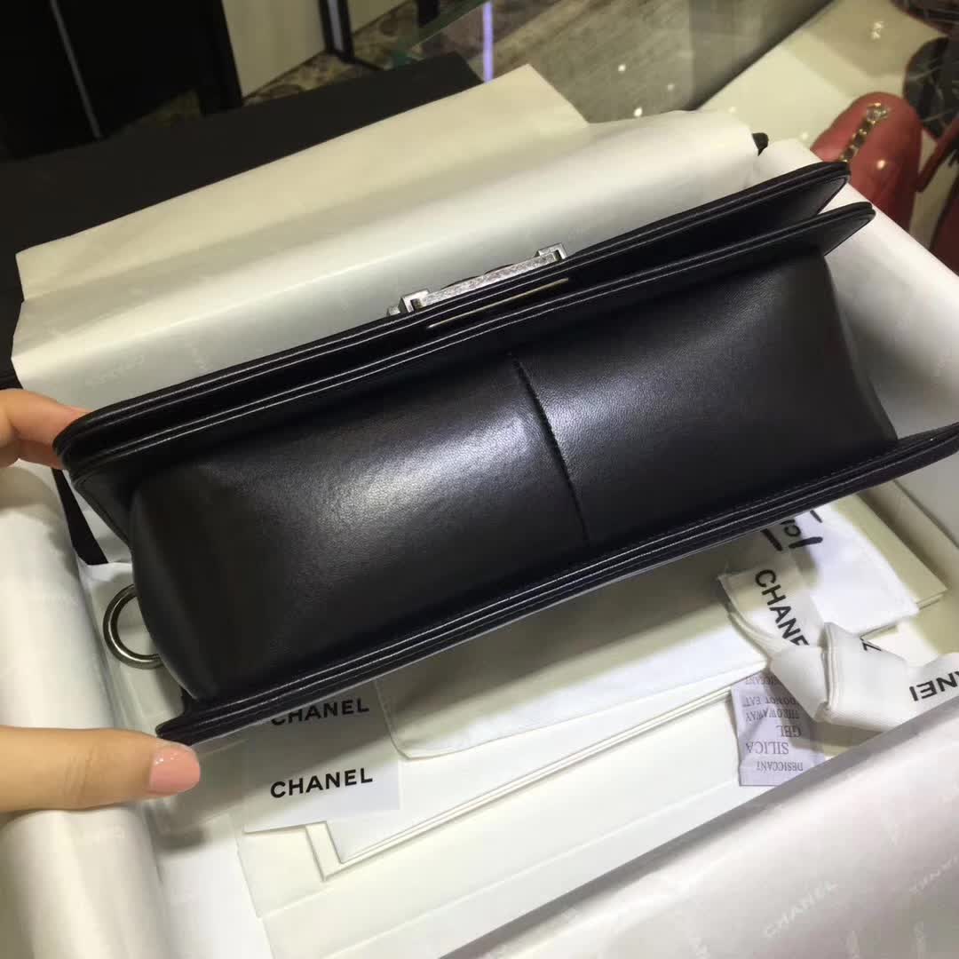 Chanel 香奈儿 Leboy 珍珠鱼皮 黑色 25cm 古银