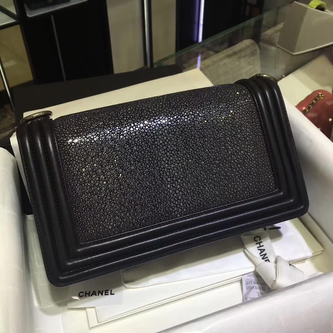 Chanel 香奈儿 Leboy 珍珠鱼皮 黑色 25cm 古银