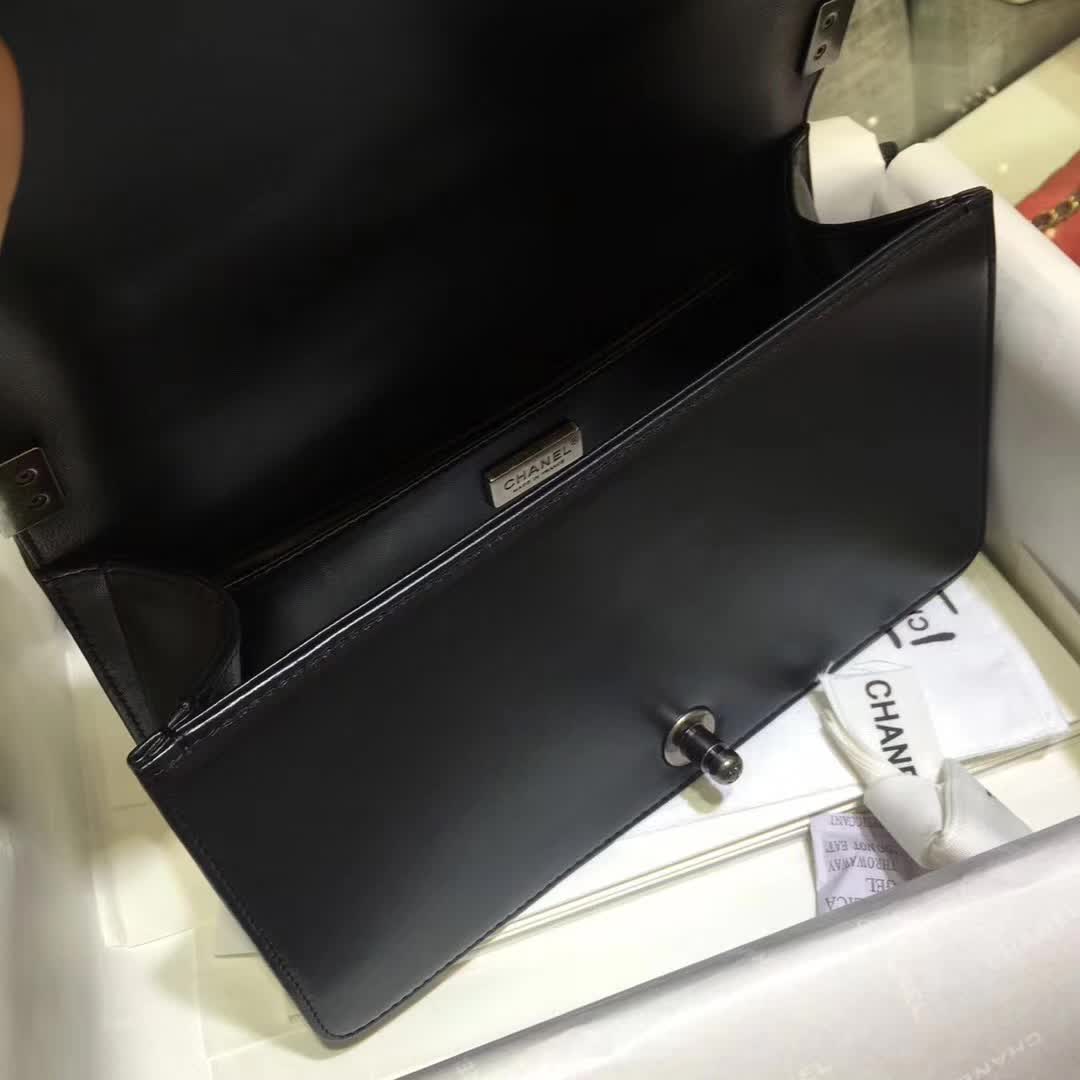 Chanel 香奈儿 Leboy 珍珠鱼皮 黑色 25cm 古银