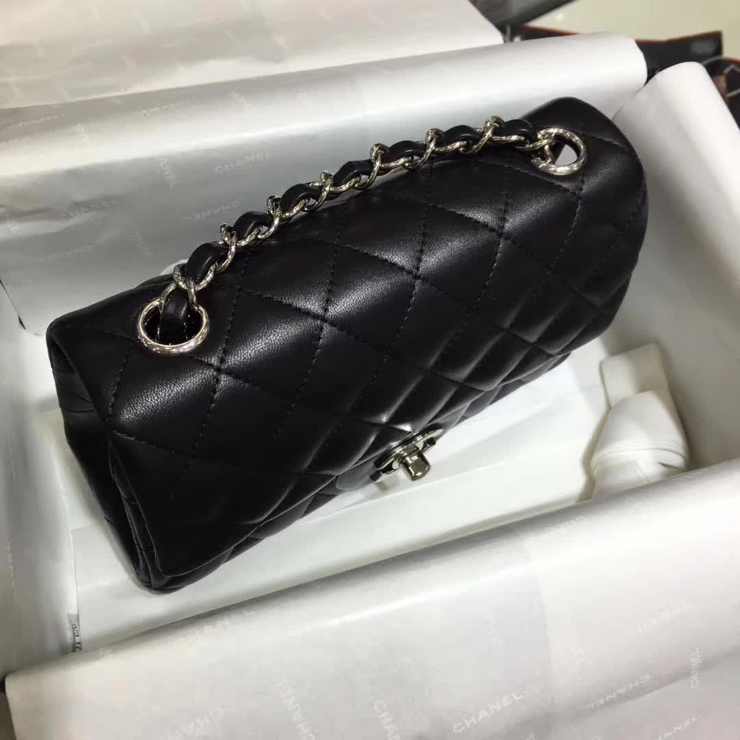Chanel 香奈儿 Classic Flap 小羊皮 黑色 20cm 银扣 诚招代理