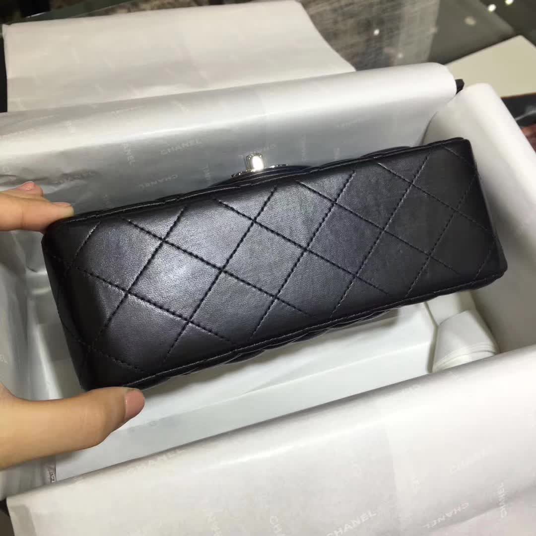 Chanel 香奈儿 Classic Flap 小羊皮 黑色 20cm 银扣 诚招代理