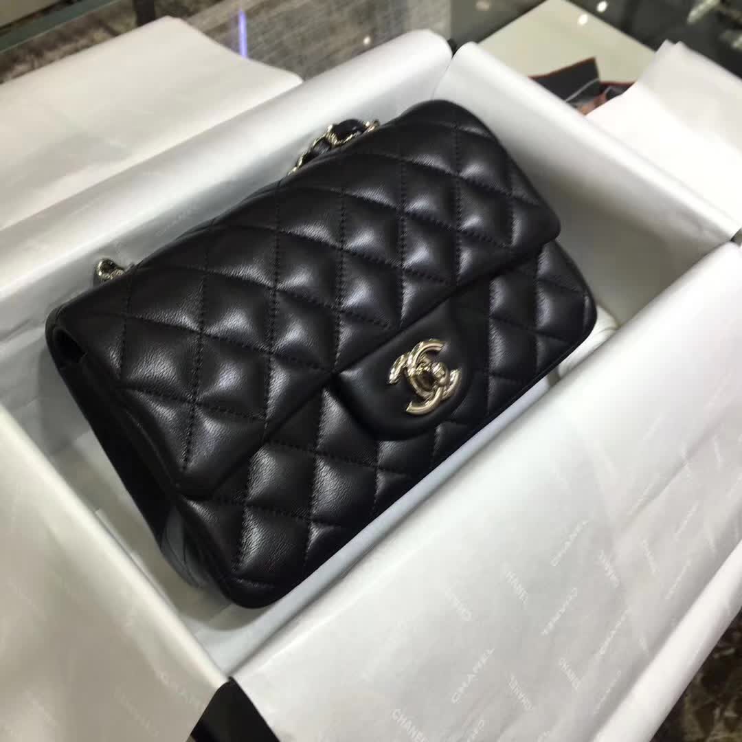 Chanel 香奈儿 Classic Flap 小羊皮 黑色 20cm  金扣 诚招代理